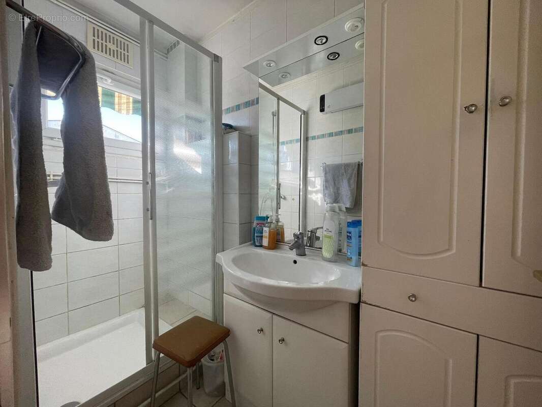   - Maison à VAULX-EN-VELIN