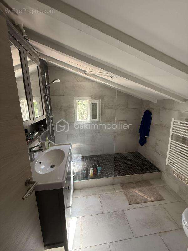 Propriété d'Exception - Quartier Résidentiel de PÉLISSANNE (DEPT13) - Villa Type 8 - 170 m2 - Terrain Arboré,Sécurisé - 1500M2 - - photo 21