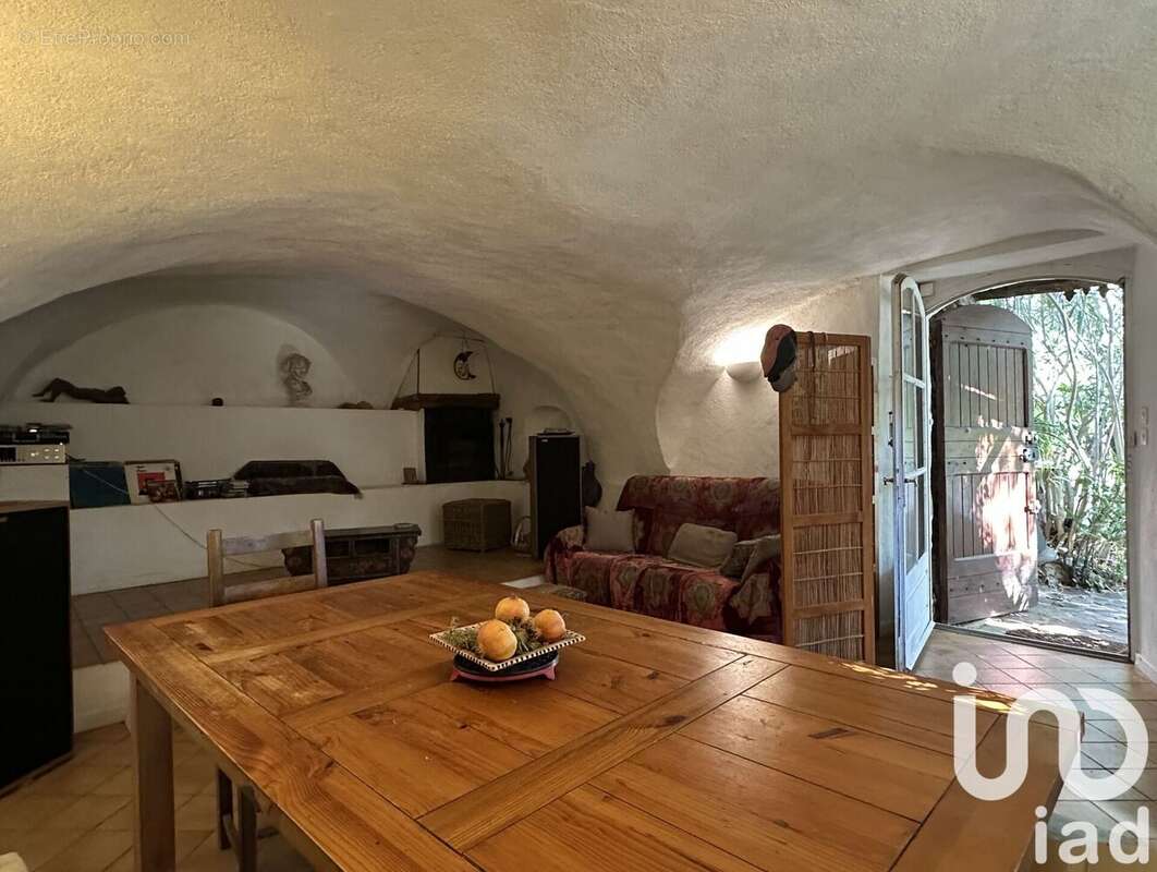 Photo 3 - Maison à SAINT-SATURNIN-DE-LUCIAN
