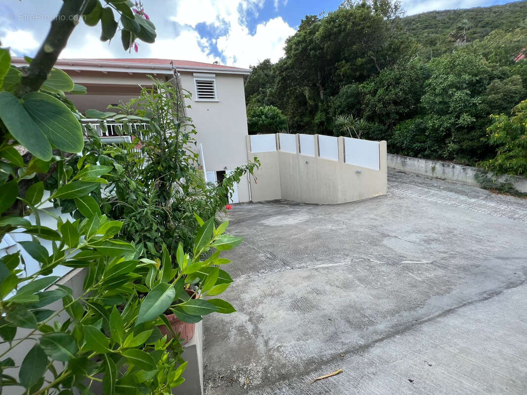 Maison à CAPESTERRE-BELLE-EAU