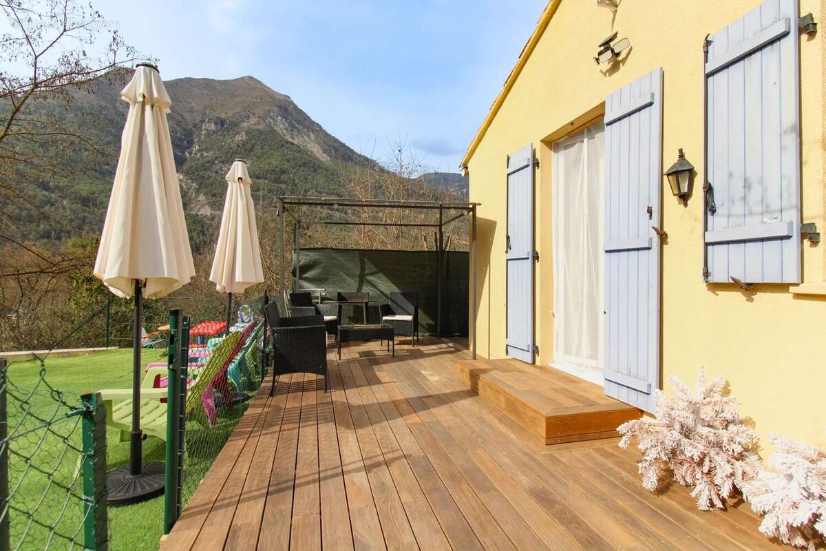 Maison à LA TOUR