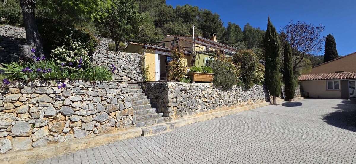 Maison à CUGES-LES-PINS