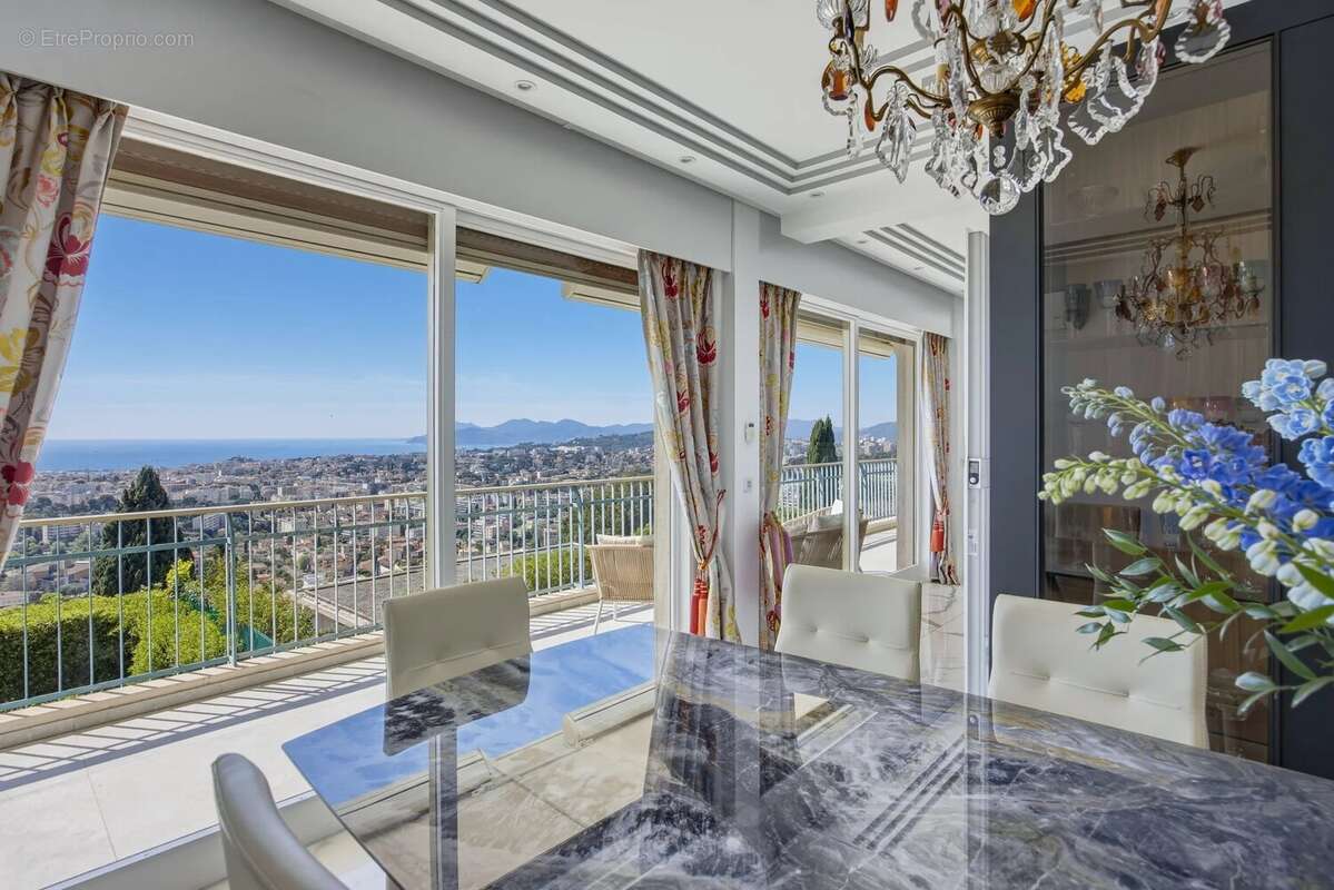 Appartement à LE CANNET