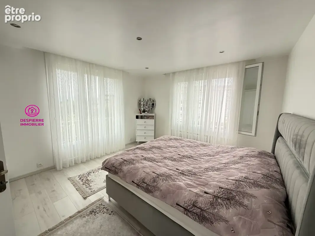 EXCLUSIVITE !! Roussillon, APPARTEMENT 110.5 m2 habitables, 4 chambres, balcon - photo 8