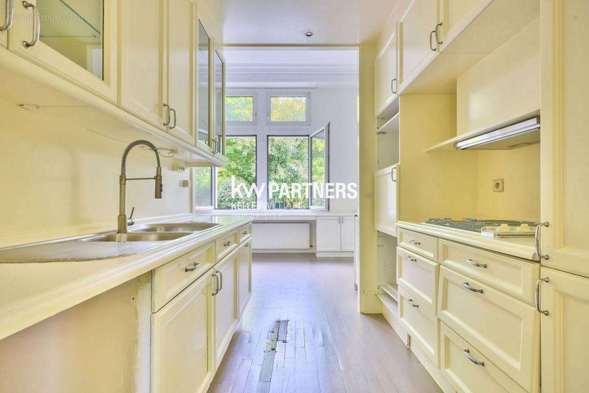 Appartement à NEUILLY-SUR-SEINE