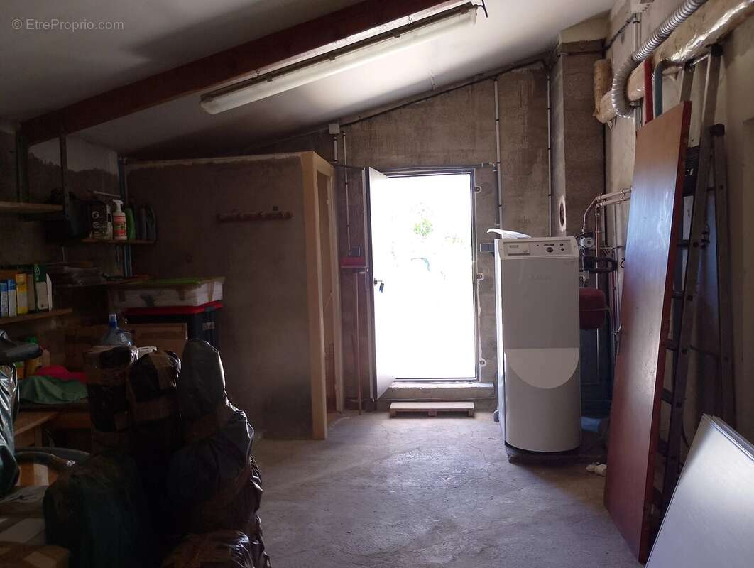 Maison rénovée de 3 chambres avec jardin, garage et atelier aux portes de Jonzac - photo 14