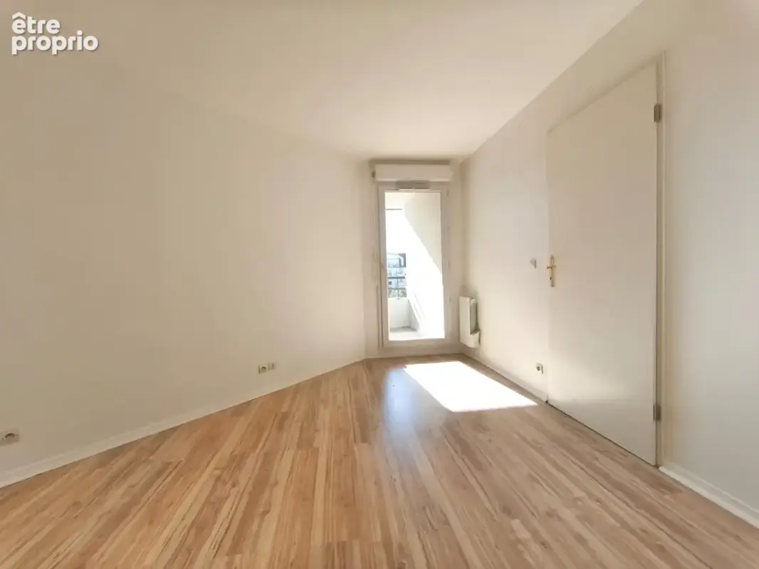 VIRY CHATILLON - Appartement 2 pièces   Résidence de standing - - photo 6