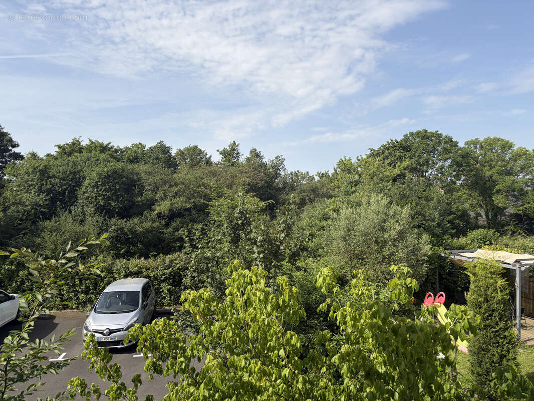 Appartement à AVRILLE