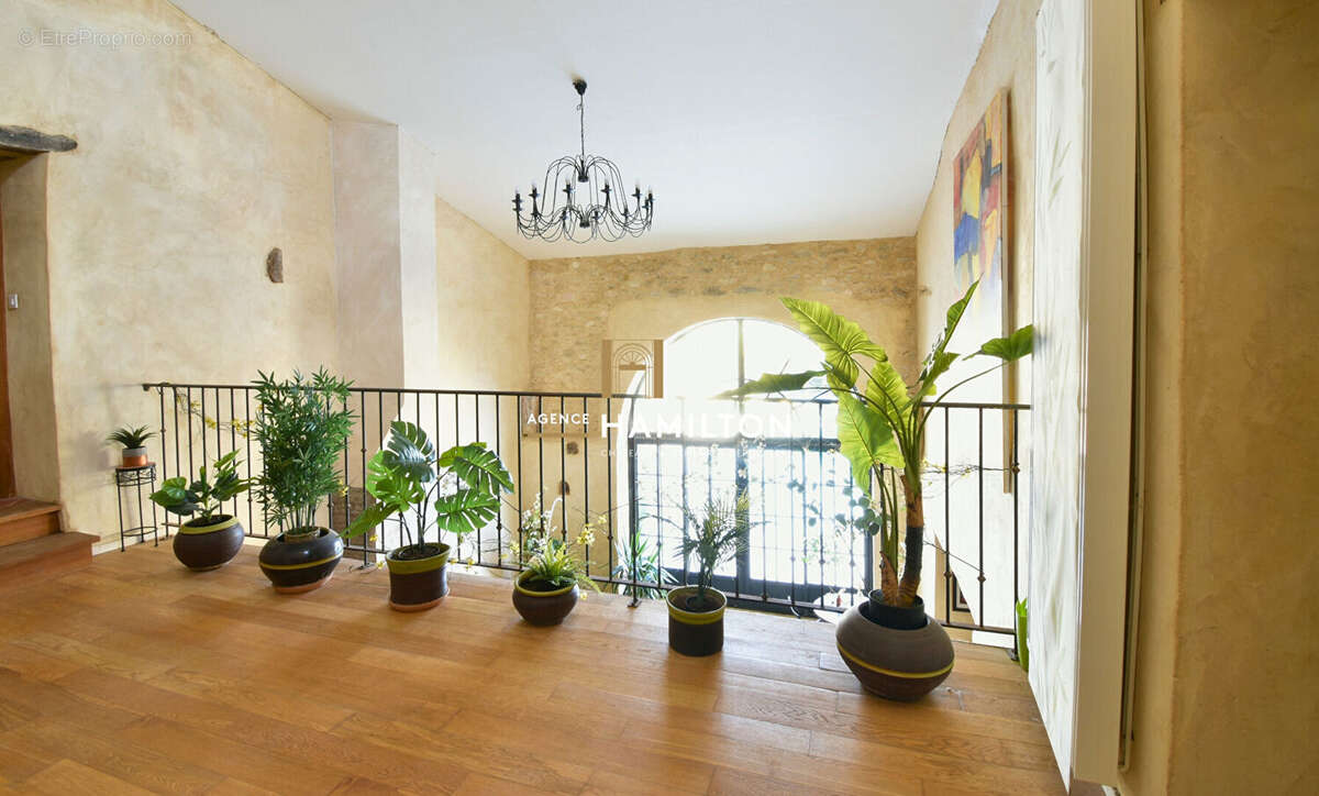 Propriete de campagne avec pigeonnier renove, piscine + poolhouse et dependances - photo 8