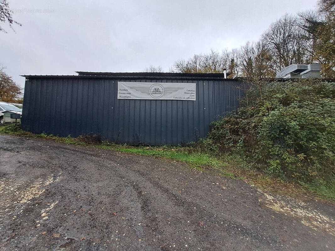 Commerce à CHANIERS