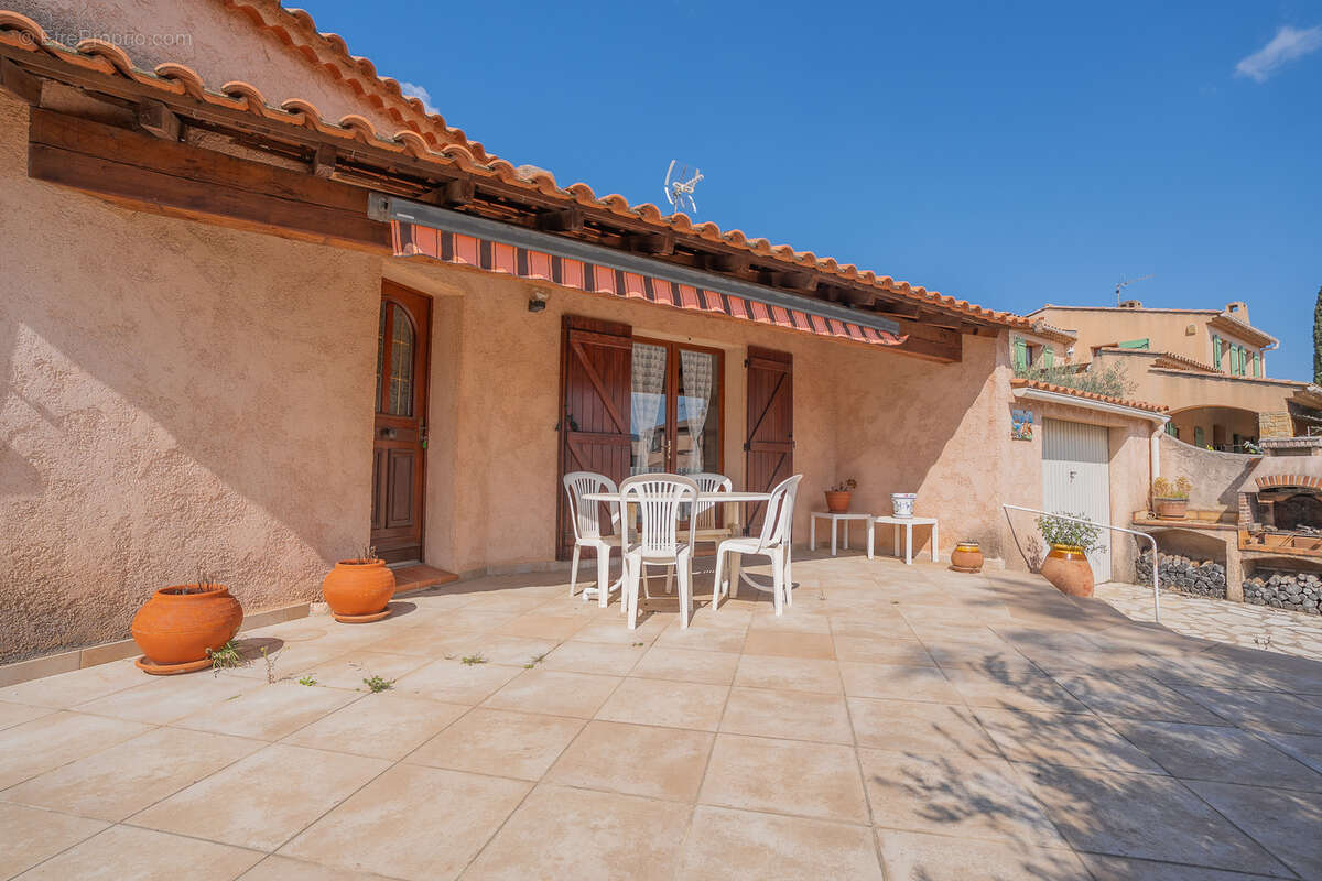 Maison à SAINT-CYR-SUR-MER