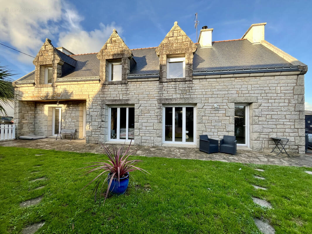 Maison à PLOUGOUMELEN