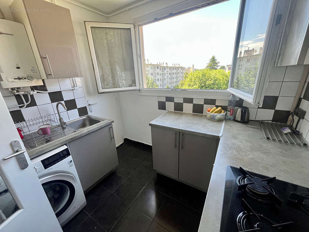 Appartement à LES CLAYES-SOUS-BOIS