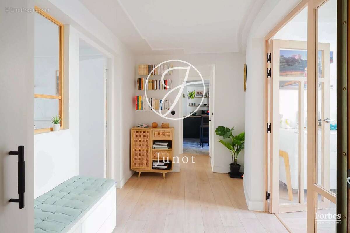 Appartement à PARIS-7E