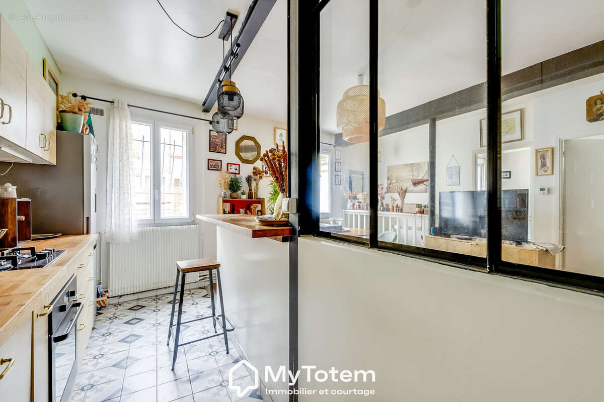 BAS MONTREUIL   À quelques minutes du métro   Appartement 3 pièces avec espace aménagé en sous-sol   86 m2 au - photo 4