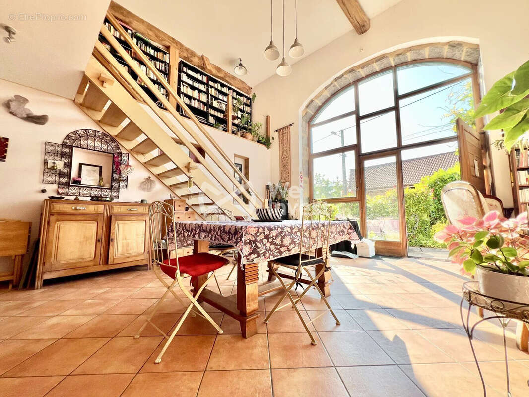 Maison 243 m² à Combronde  - photo 3