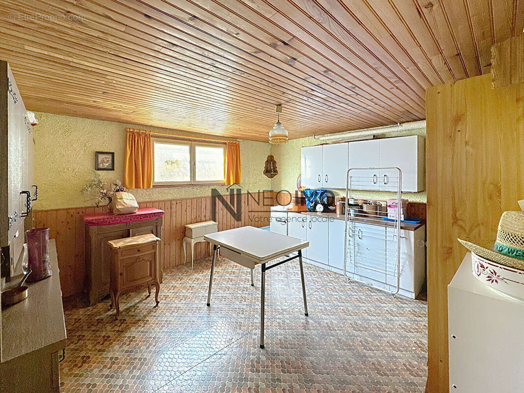 Maison à NEUFCHATEAU