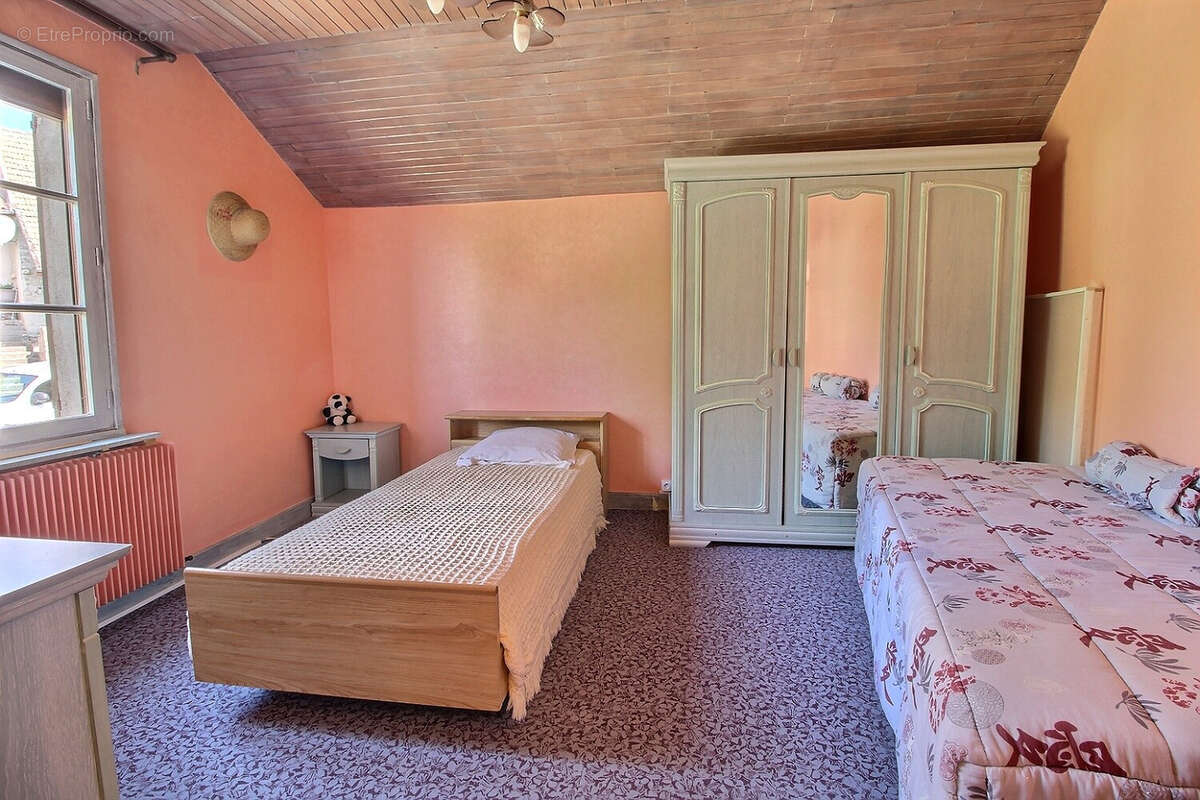 Maison à SAINT-YTHAIRE