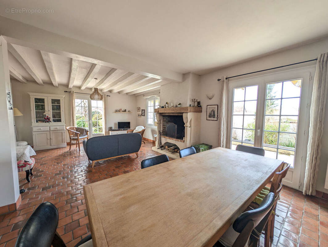 Maison à DEMOUVILLE