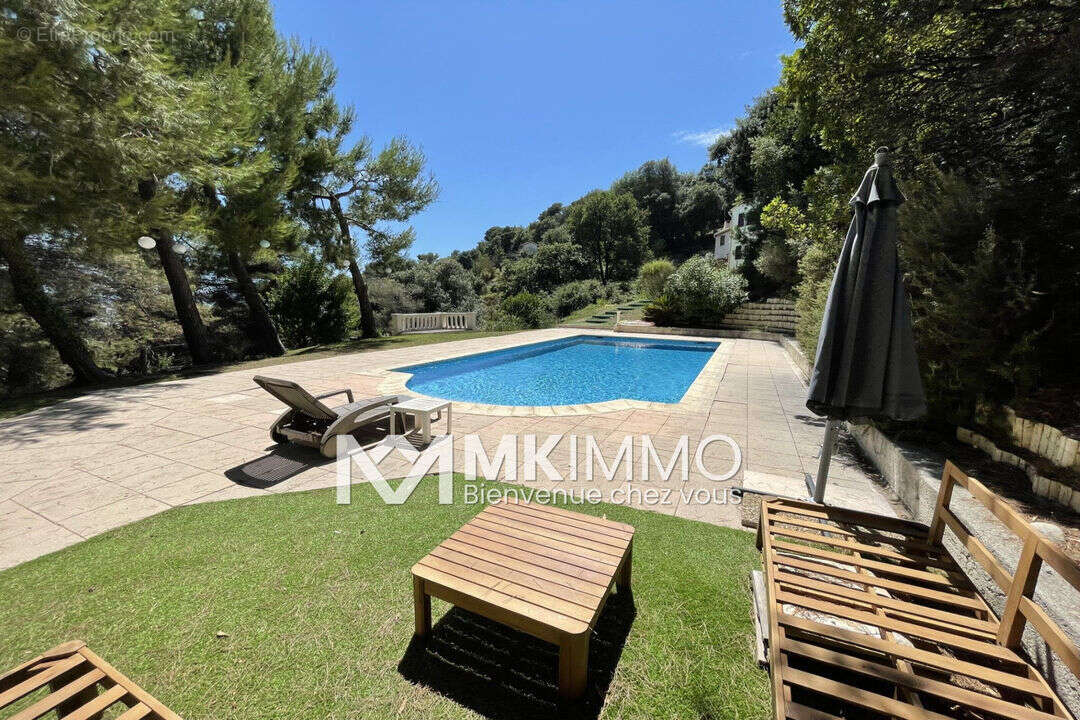 Maison à SAINT-LAURENT-DU-VAR