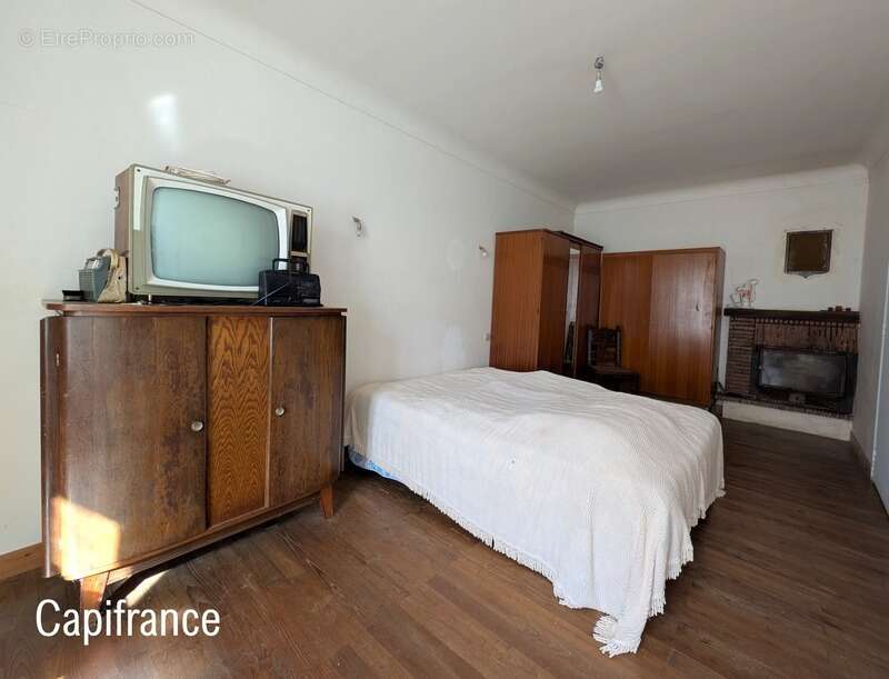 Longère familiale 210 m² + dépendances – Terrain 2 600 m² – Projet de vie ou gîtes - photo 11