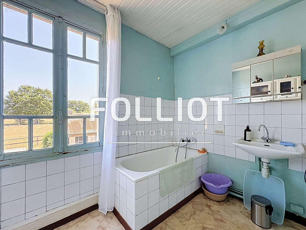 A VENDRE - À rénover selon vos envies - Maison en pierre avec 4 chambres - photo 5
