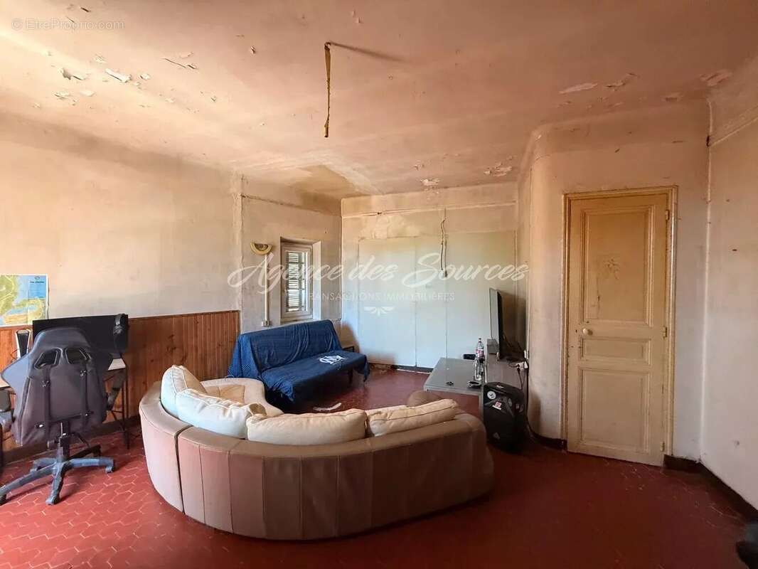 Appartement à VARAGES