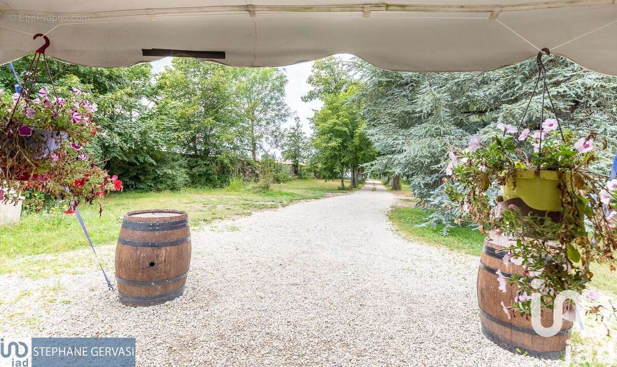 Maison 450 m² à Janvry  - photo 7