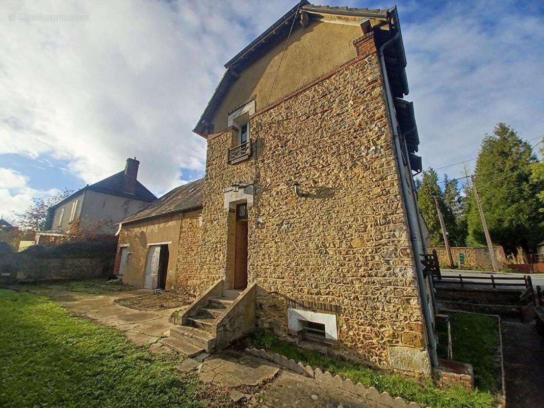 // A SAISIR  Maison de village Planches 5 pièce(s) 95 m2 - photo 2