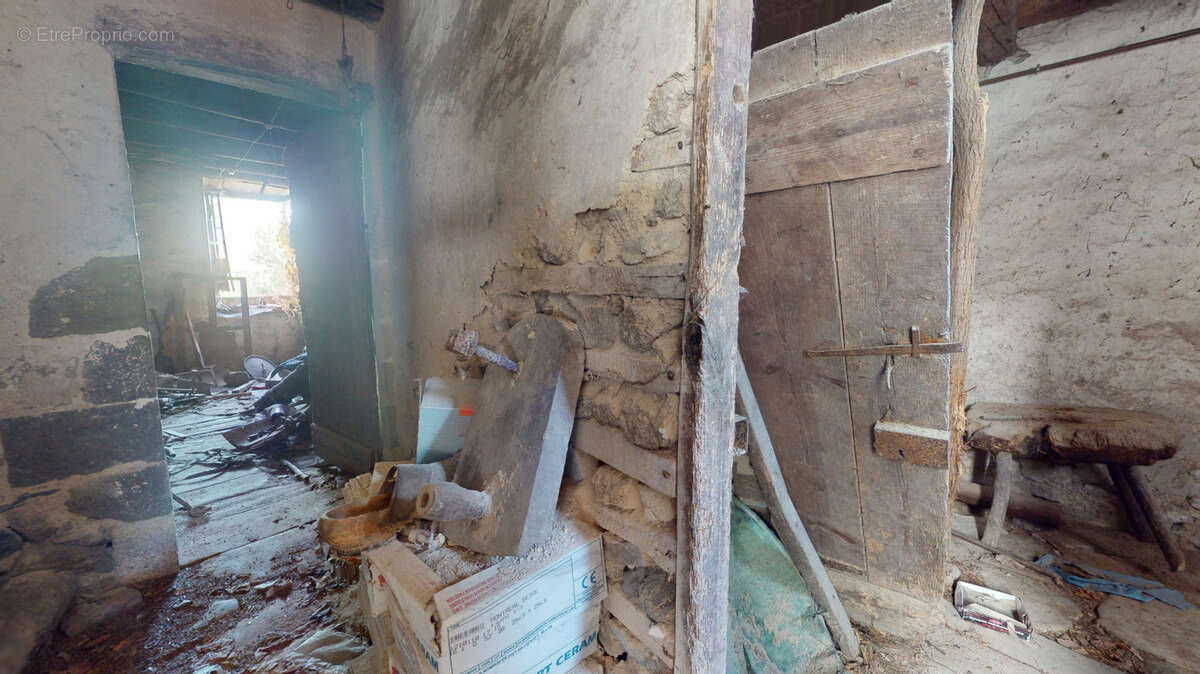 Maison avec grange et exterieur, a renover - photo 6