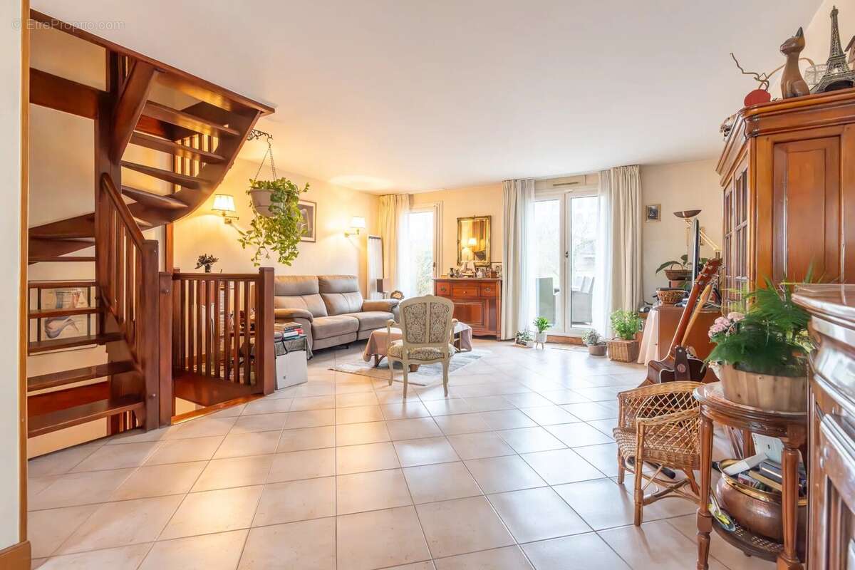 Maison à BRY-SUR-MARNE