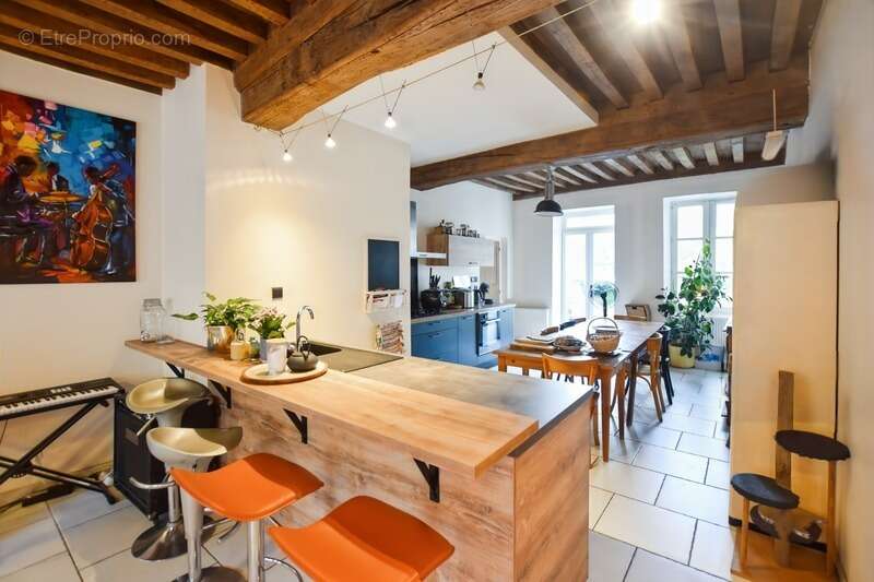 Maison ancienne de 201 m2 avec terrain, à COUCHES (71) - photo 3