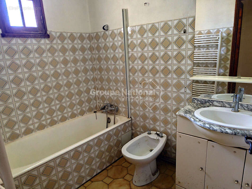 Maison à CAMARET-SUR-AIGUES