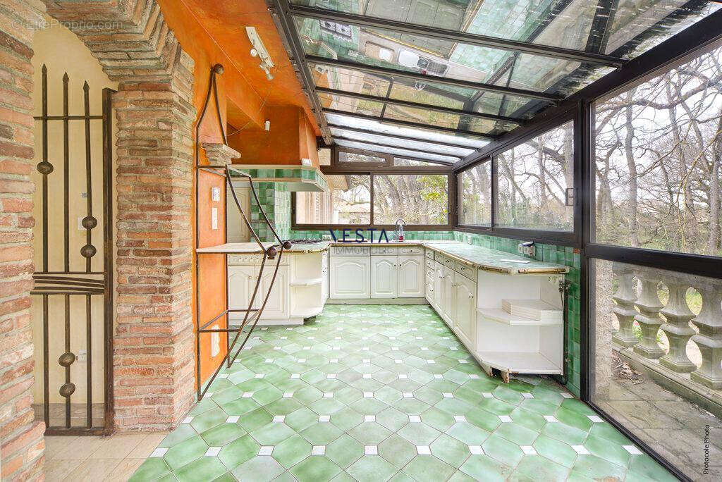 Cuisine - Maison à CORNEBARRIEU