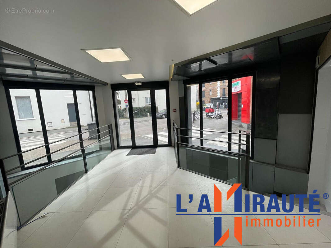 Commerce à SARTROUVILLE