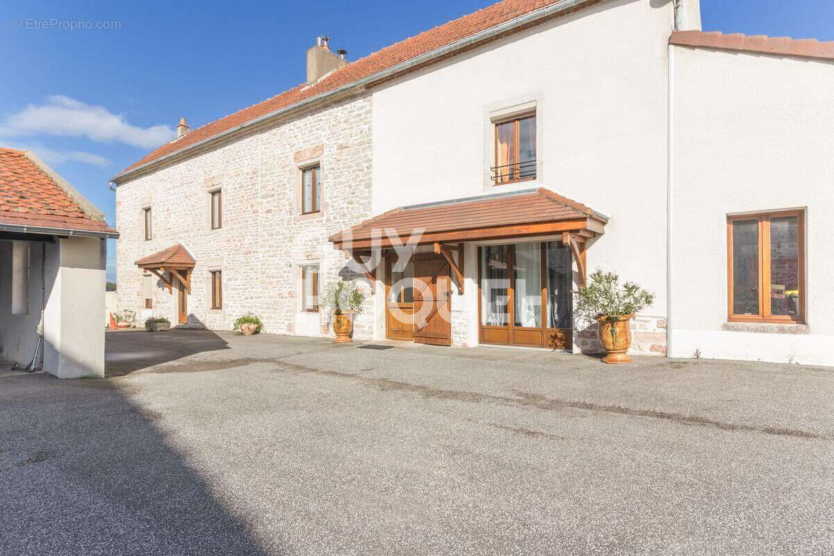 Maison à AUXONNE