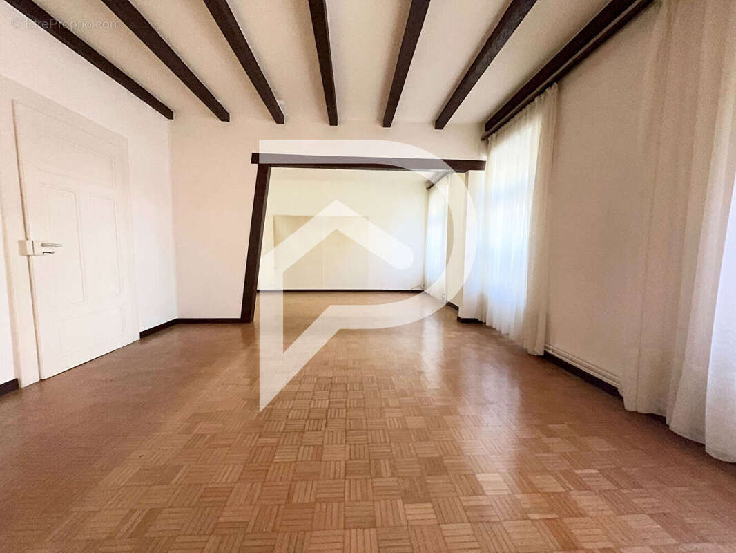 Maison de caractère 192 m² 7 pièces, dépendance & fort potentiel - photo 3