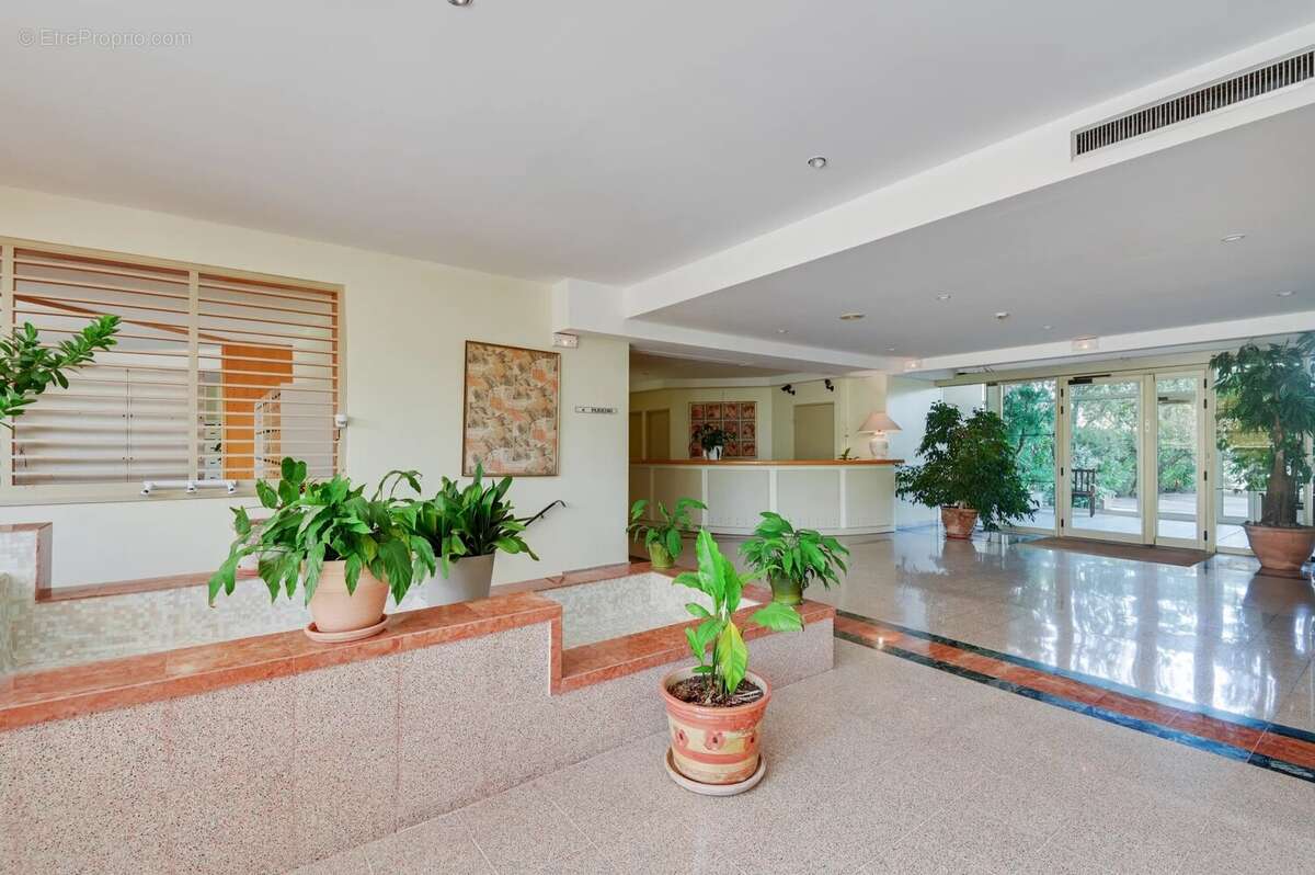 Appartement à MANDELIEU-LA-NAPOULE