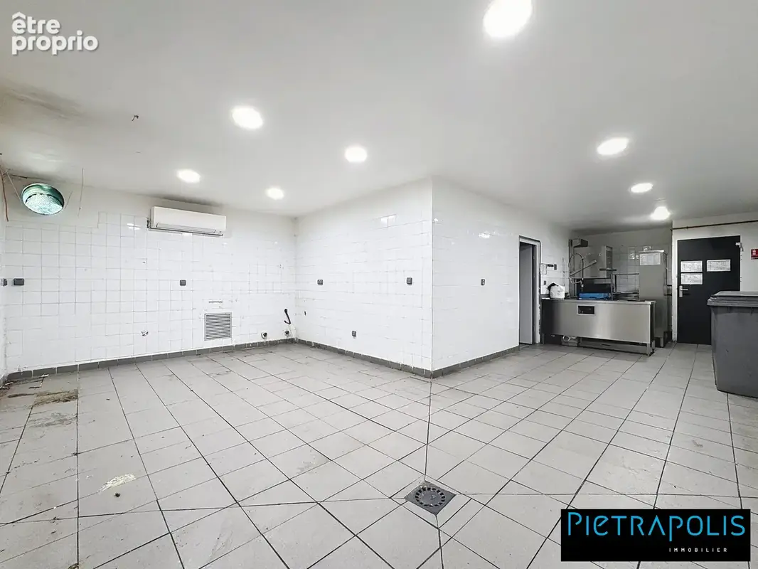 Appartement 430 m² à Craponne  - photo 8