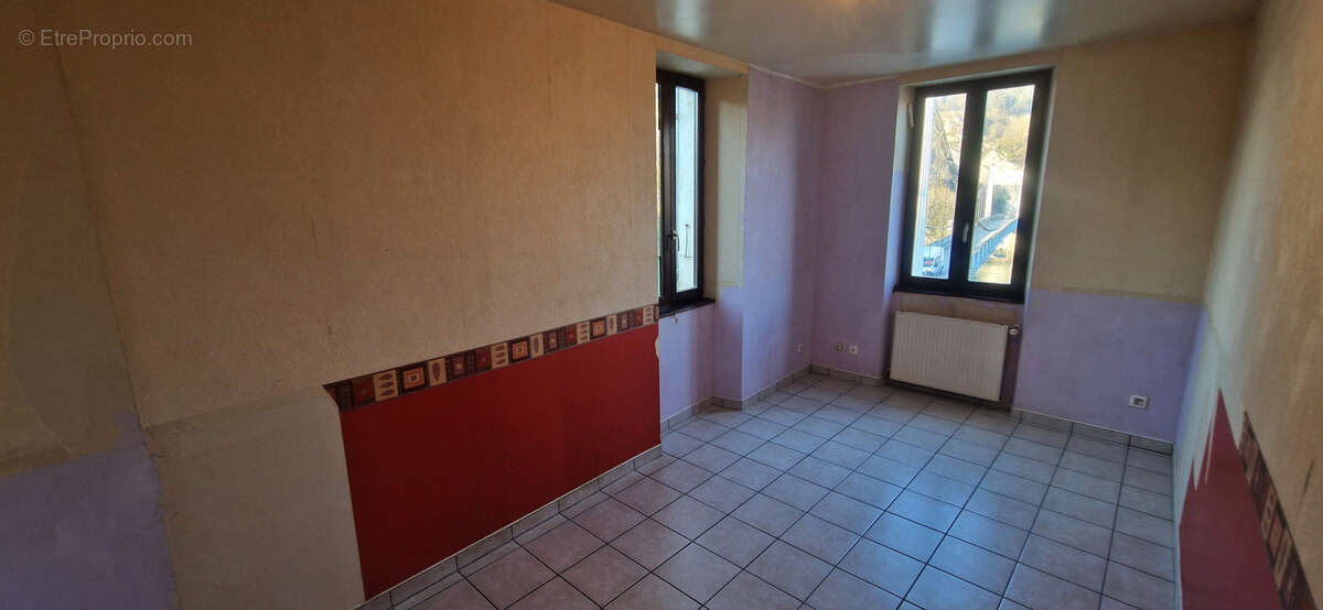 Appartement à YENNE