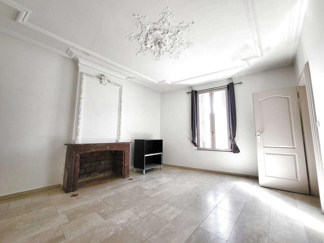 Maison à SAINT-LAURENT-D'AIGOUZE