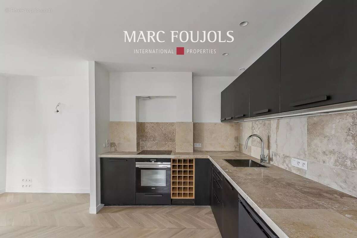 Appartement à PARIS-1E