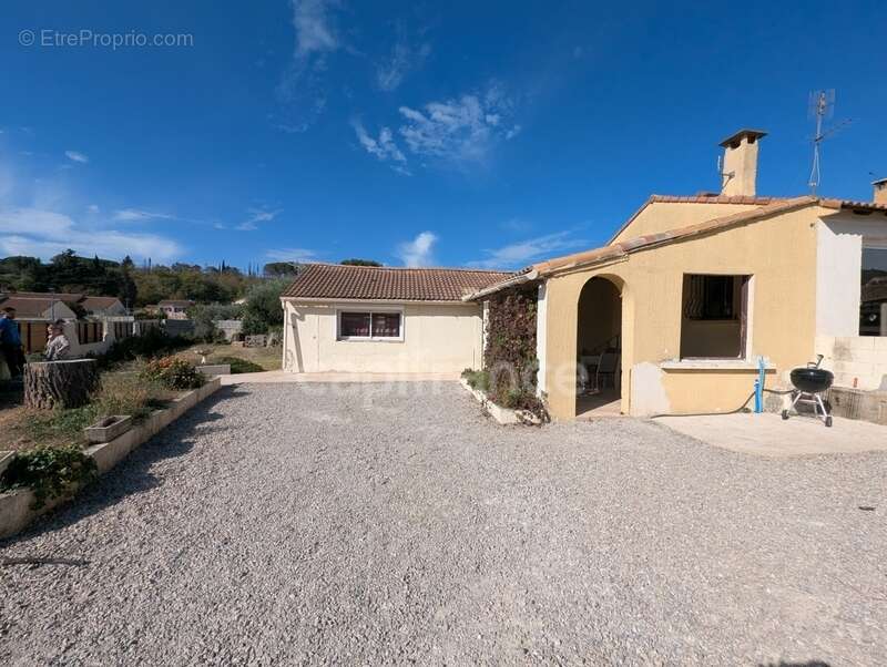 Maison de 93 m² climatisée avec piscine et dépendance de 50 m² sur la commune de SAINT GILLES (30) - photo 17