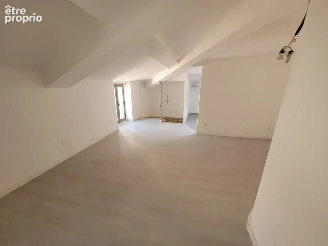 Fleury : Très agréable maison de village de type III avec 2 chambres sur 3 niveaux centre village au calme. - photo 9
