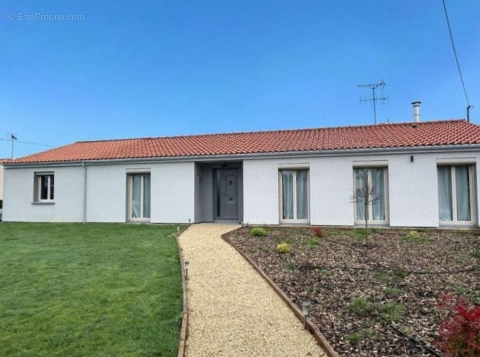 Maison à VENDRENNES