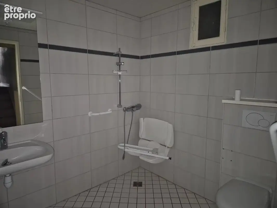 Polignac,maison de bourg sur 2 niveaux avec ascenceur - photo 7