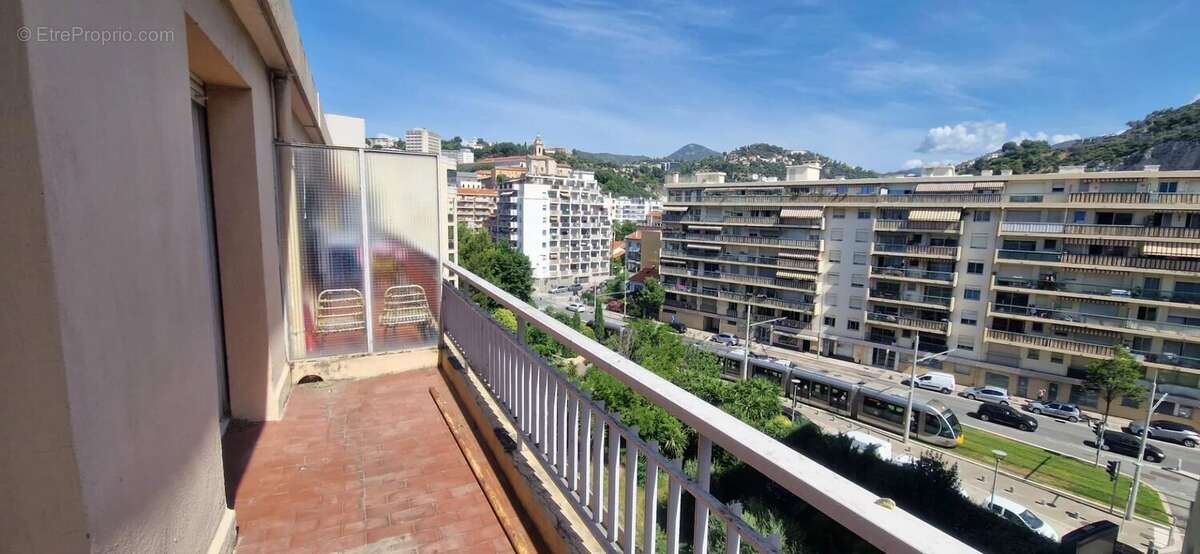 A vendre 3 pieces dernier etage - photo 7