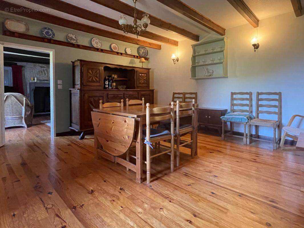 Maison à CHEF-BOUTONNE