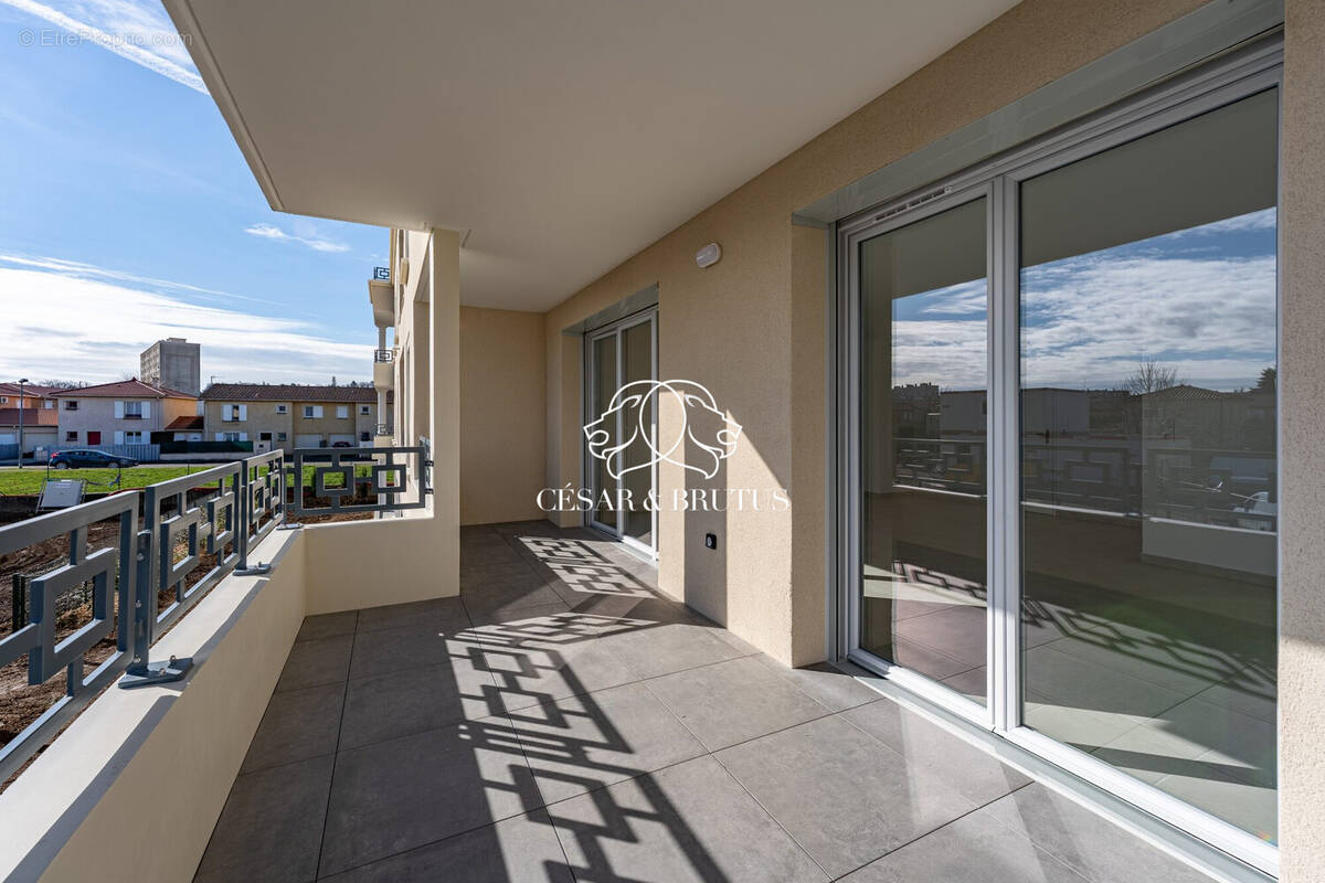 Appartement à MEYZIEU