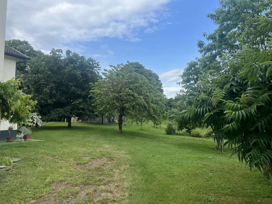Maison à CHEVRIERES